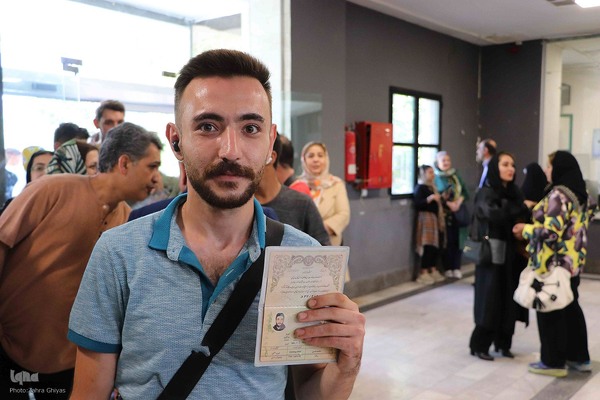 حضور هنرمندان پای صندوق‌های رأی‎