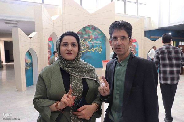 حضور هنرمندان پای صندوق‌های رأی‎