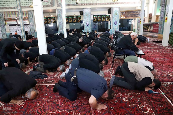 اقامه نماز ظهر عاشورا در اهر