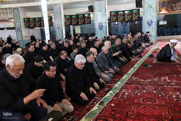 اقامه نماز ظهر عاشورا در اهر