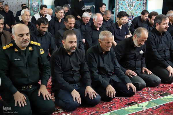 اقامه نماز ظهر عاشورا در اهر