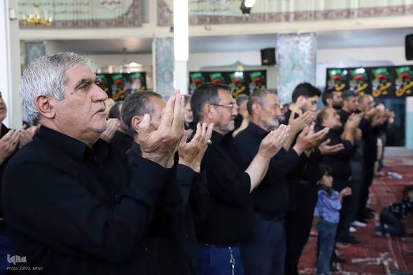 اقامه نماز ظهر عاشورا در اهر