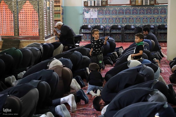 اقامه نماز ظهر عاشورا در اهر