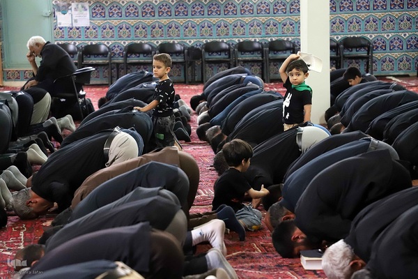 اقامه نماز ظهر عاشورا در اهر