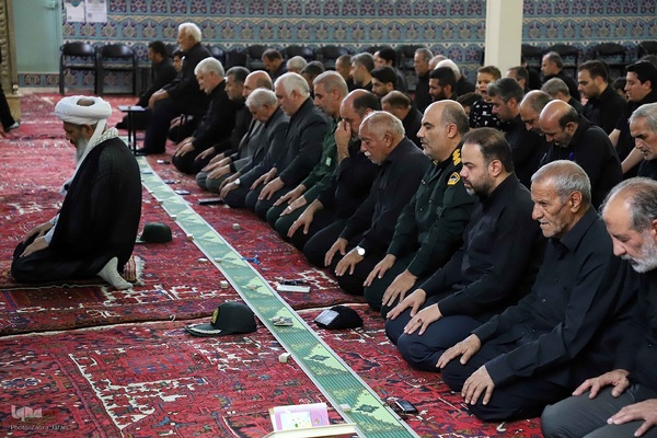 اقامه نماز ظهر عاشورا در اهر