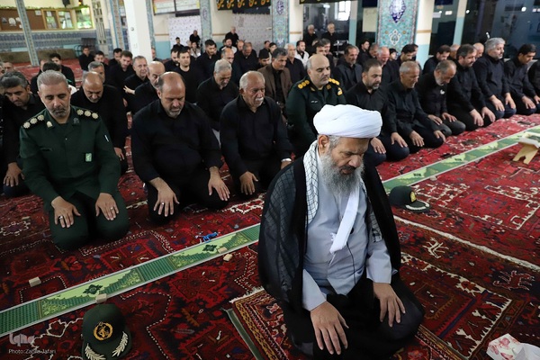 اقامه نماز ظهر عاشورا در اهر