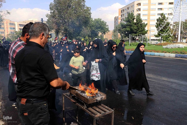 پیاده‌روی مردم تبریز در اربعین حسینی