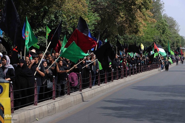 پیاده‌روی مردم تبریز در اربعین حسینی