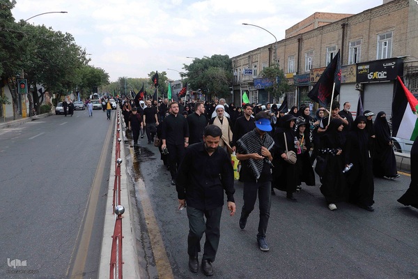 پیاده‌روی مردم تبریز در اربعین حسینی