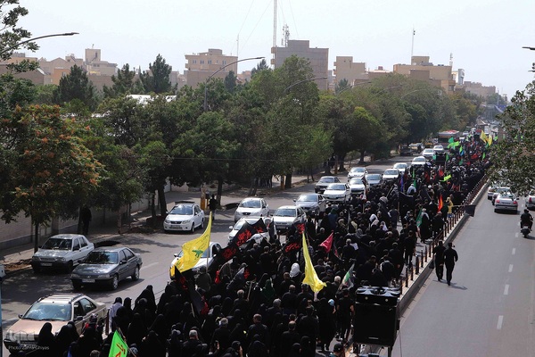 پیاده‌روی مردم تبریز در اربعین حسینی