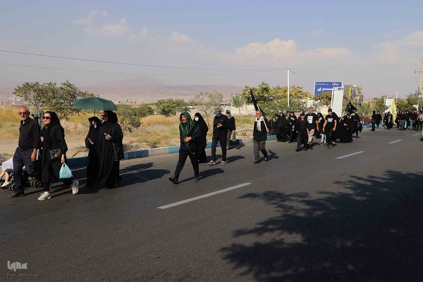 پیاده‌روی مردم تبریز در اربعین حسینی