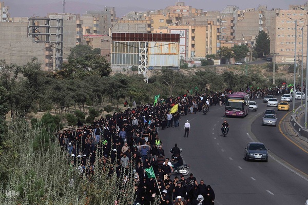 پیاده‌روی مردم تبریز در اربعین حسینی