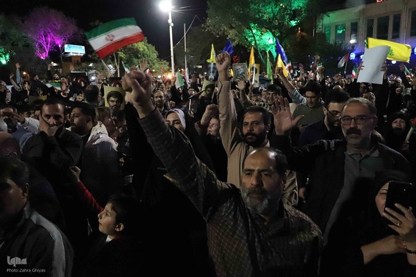 شادی مردم تبریز پس از حمله ایران به اسرائیل‎