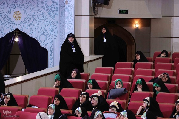 رقابت قرآنی بانوان همخوان در مصلی تبریز