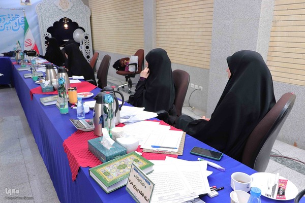 اعضای هیئت داوران بخش بانوان مرحله نهایی چهل و هفتمین دوره مسابقات سراسری قرآن‎