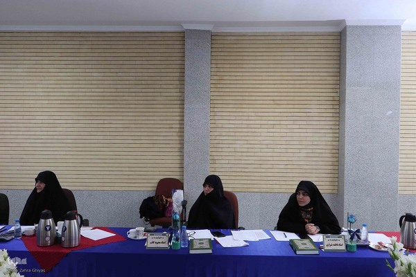 اعضای هیئت داوران بخش بانوان مرحله نهایی چهل و هفتمین دوره مسابقات سراسری قرآن‎