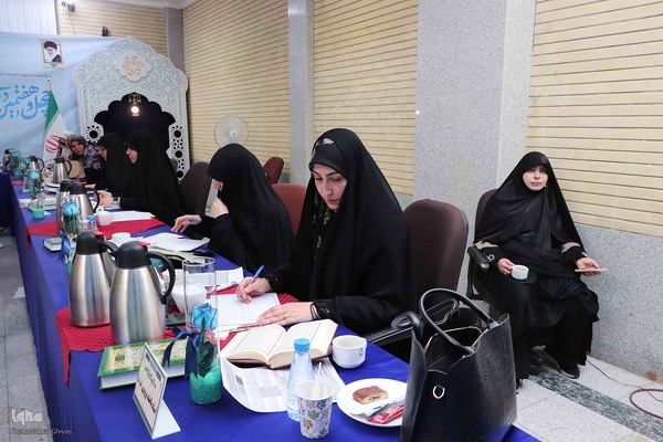 اعضای هیئت داوران بخش بانوان مرحله نهایی چهل و هفتمین دوره مسابقات سراسری قرآن‎