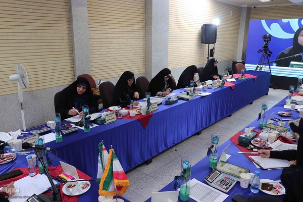 اعضای هیئت داوران بخش بانوان مرحله نهایی چهل و هفتمین دوره مسابقات سراسری قرآن‎