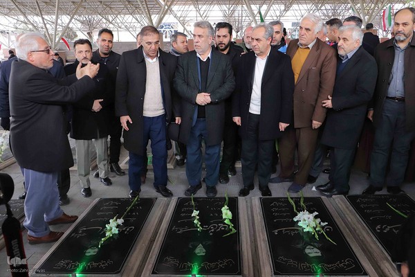 عطرافشانی و غبارروبی مزار شهدای وادی رحمت تبریز