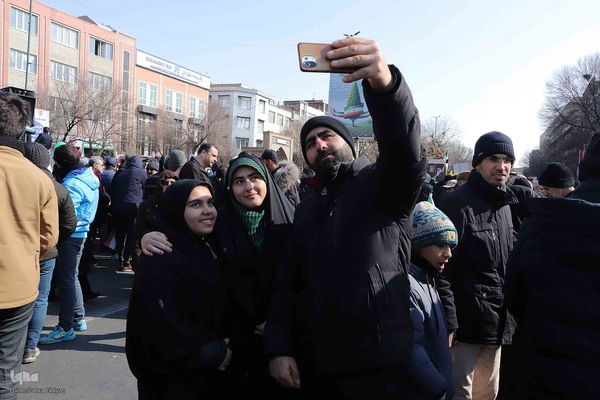 راهپیمایی 22 بهمن تبریز