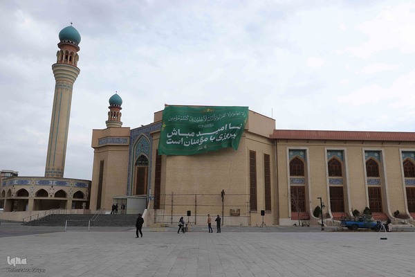 رونمایی ازپرچم طرح ملی زندگی با آیه ها در تبریز