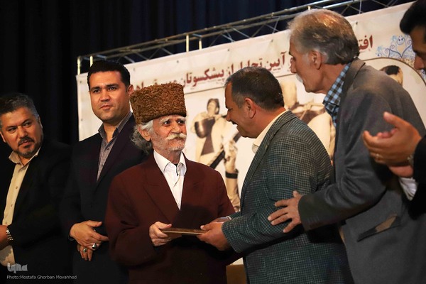 گزارش تصویری از: مراسم تجلیل از پیشکسوتان موسیقی منطقه ارسباران در اهر
