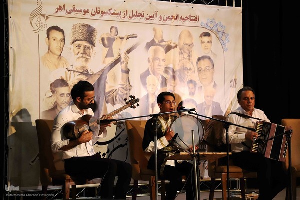 گزارش تصویری از: مراسم تجلیل از پیشکسوتان موسیقی منطقه ارسباران در اهر