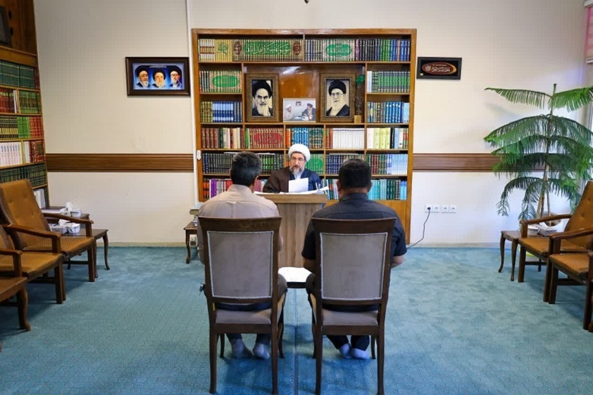 دیدار چهره به چهره  اقشار مختلف مردم با امام جمعه تبریز