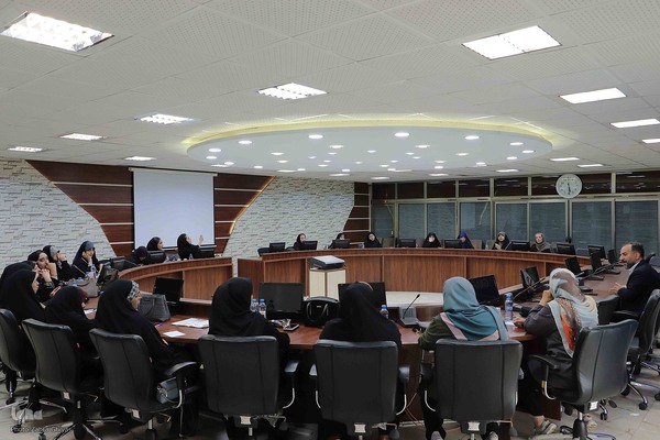 نشست هم‌اندیشی بانوان فعال رسانه‌ای و مجازی در تبریز