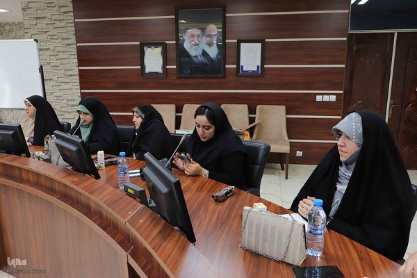 نشست هم‌اندیشی بانوان فعال رسانه‌ای و مجازی در تبریز