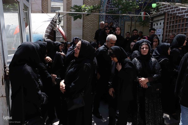 تشییع پیکر دو شهید قرآن آموز در تبریز