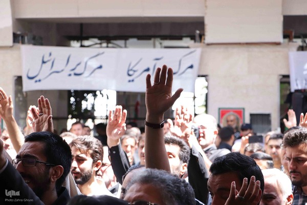 تشییع پیکر دو شهید قرآن آموز در تبریز