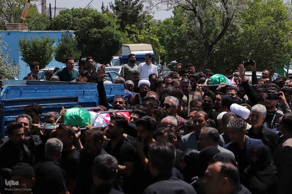 تشییع پیکر دو شهید قرآن آموز در تبریز