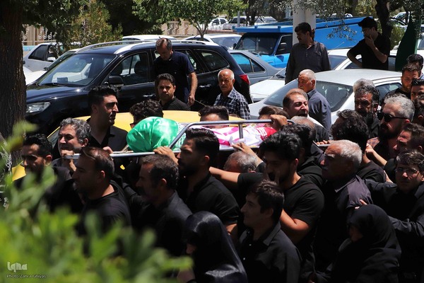 تشییع پیکر دو شهید قرآن آموز در تبریز