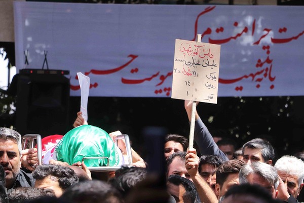 تشییع پیکر دو شهید قرآن آموز در تبریز