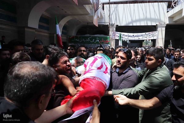 تشییع پیکر دو شهید قرآن آموز در تبریز