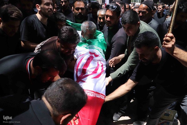 تشییع پیکر دو شهید قرآن آموز در تبریز