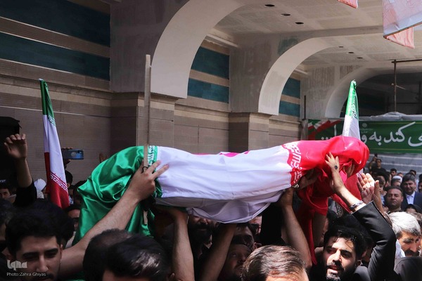 تشییع پیکر دو شهید قرآن آموز در تبریز