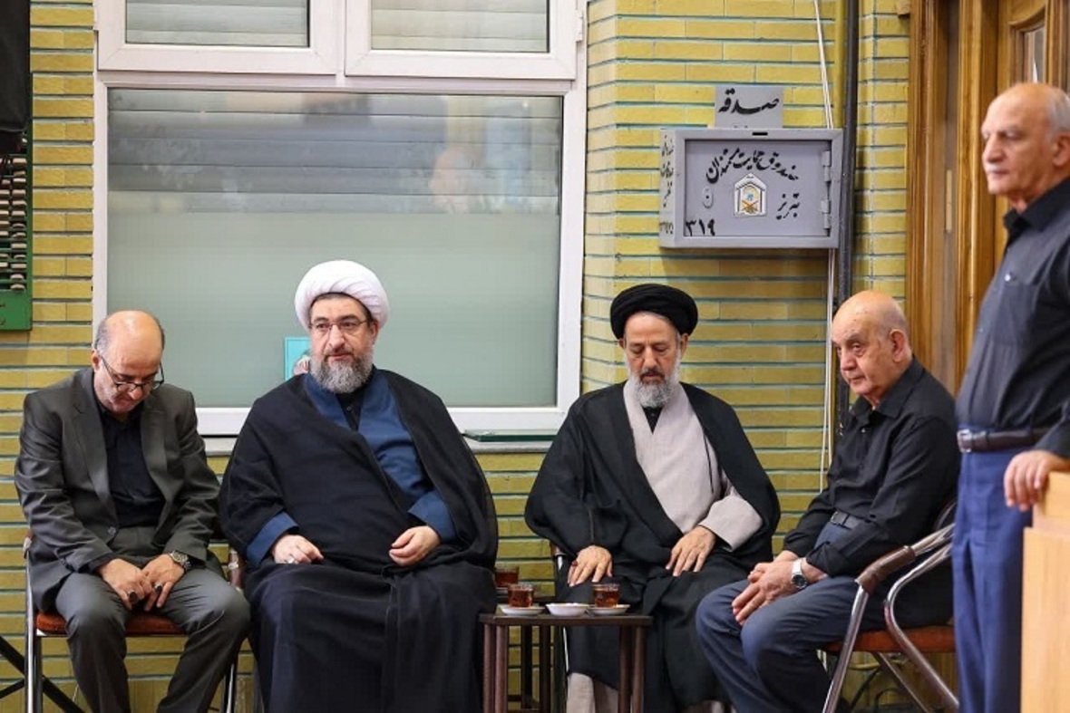 حضور امام جمعه تبریز در هیئت زنجیر زنان محله خیابان