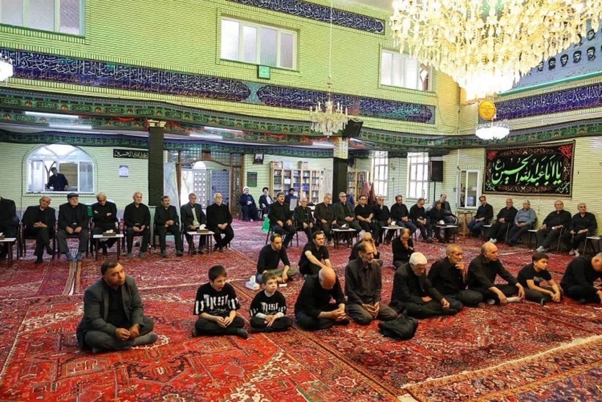 حضور امام جمعه تبریز در هیئت زنجیر زنان محله خیابان