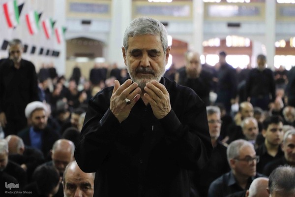 حضور رییس جمهور دکتر پزشکیان در نماز ظهر عاشورا  در تبریز