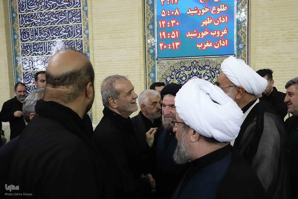 حضور رییس جمهور دکتر پزشکیان در نماز ظهر عاشورا  در تبریز