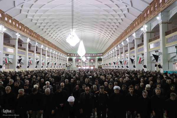 حضور رییس جمهور دکتر پزشکیان در نماز ظهر عاشورا  در تبریز