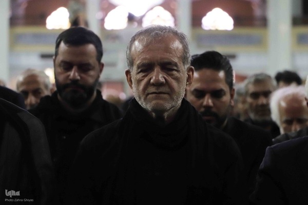 حضور رییس جمهور دکتر پزشکیان در نماز ظهر عاشورا  در تبریز