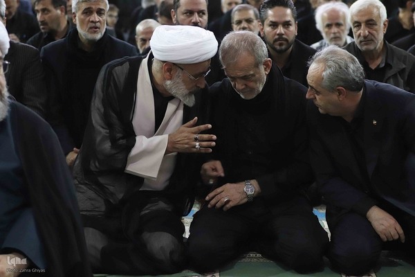 حضور رییس جمهور دکتر پزشکیان در نماز ظهر عاشورا  در تبریز
