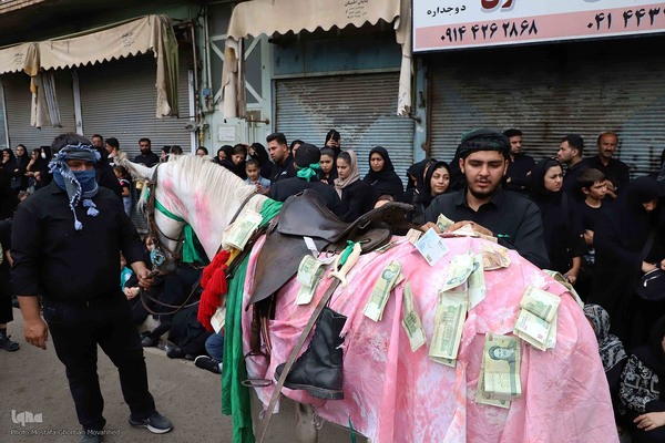 نمایش خیمه سوزان و حرکت نمادین کاروان اسرای کربلا – شهرستان اهر