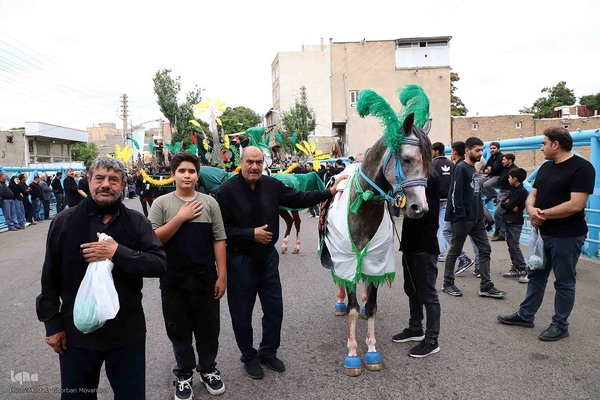 نمایش خیمه سوزان و حرکت نمادین کاروان اسرای کربلا – شهرستان اهر