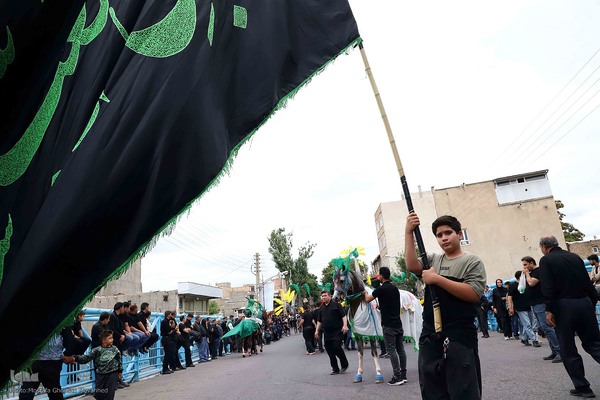 نمایش خیمه سوزان و حرکت نمادین کاروان اسرای کربلا – شهرستان اهر