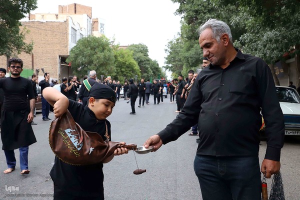 نمایش خیمه سوزان و حرکت نمادین کاروان اسرای کربلا – شهرستان اهر