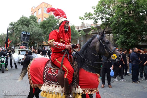 نمایش خیمه سوزان و حرکت نمادین کاروان اسرای کربلا – شهرستان اهر
